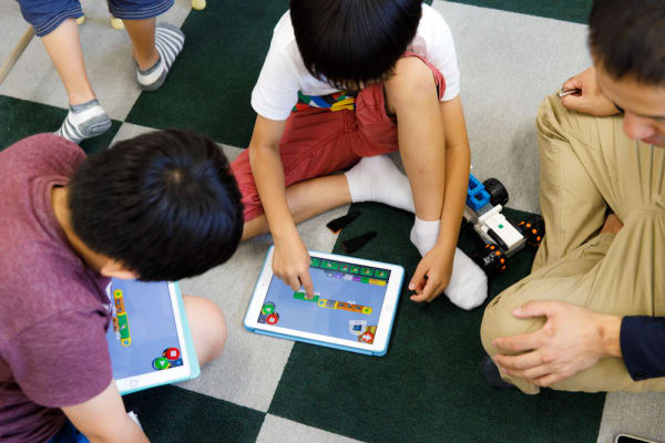 お互いの作品を見せ合います