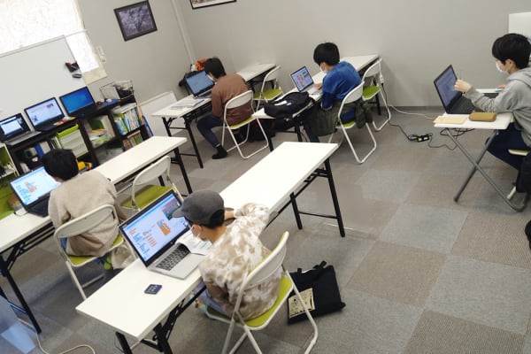 十分な距離を保って受講