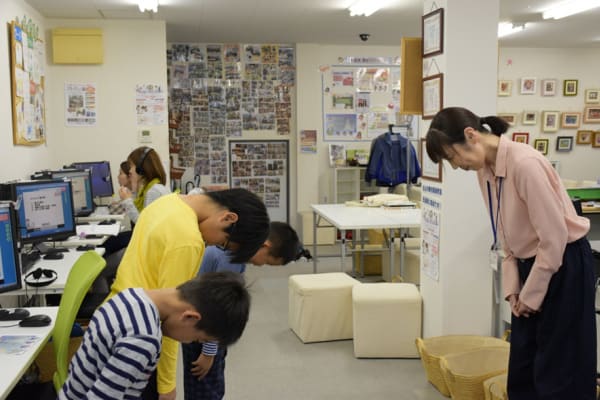 授業の始めと終わりの挨拶でメリハリをつける