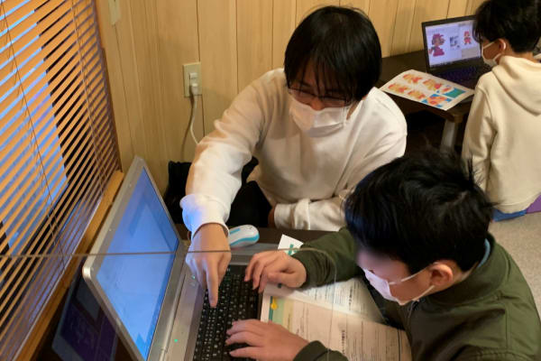 分からないところも丁寧に教えます。