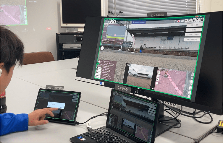PCを操作し撮影映像の確認を行う様子