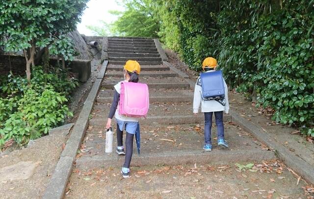 小学生の下校の姿