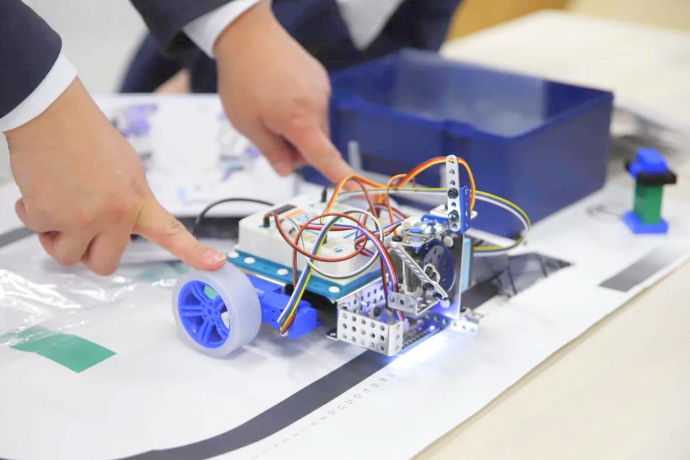 MATRIX MINI R4を実際に動かしている様子