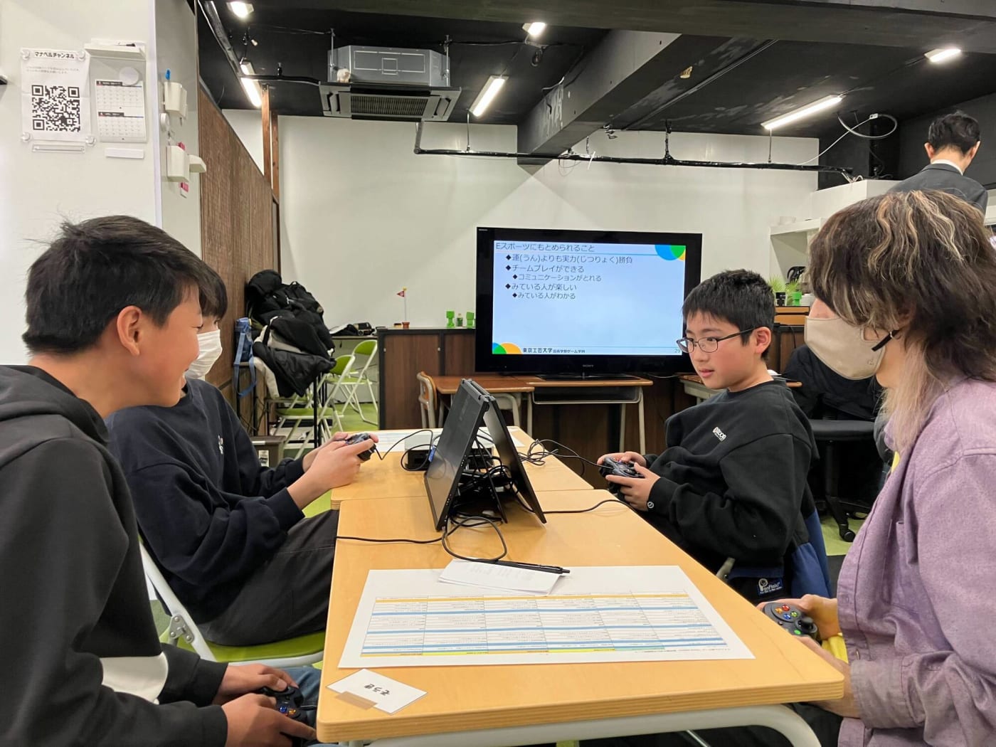 設定を変えながらゲームをプレイする様子