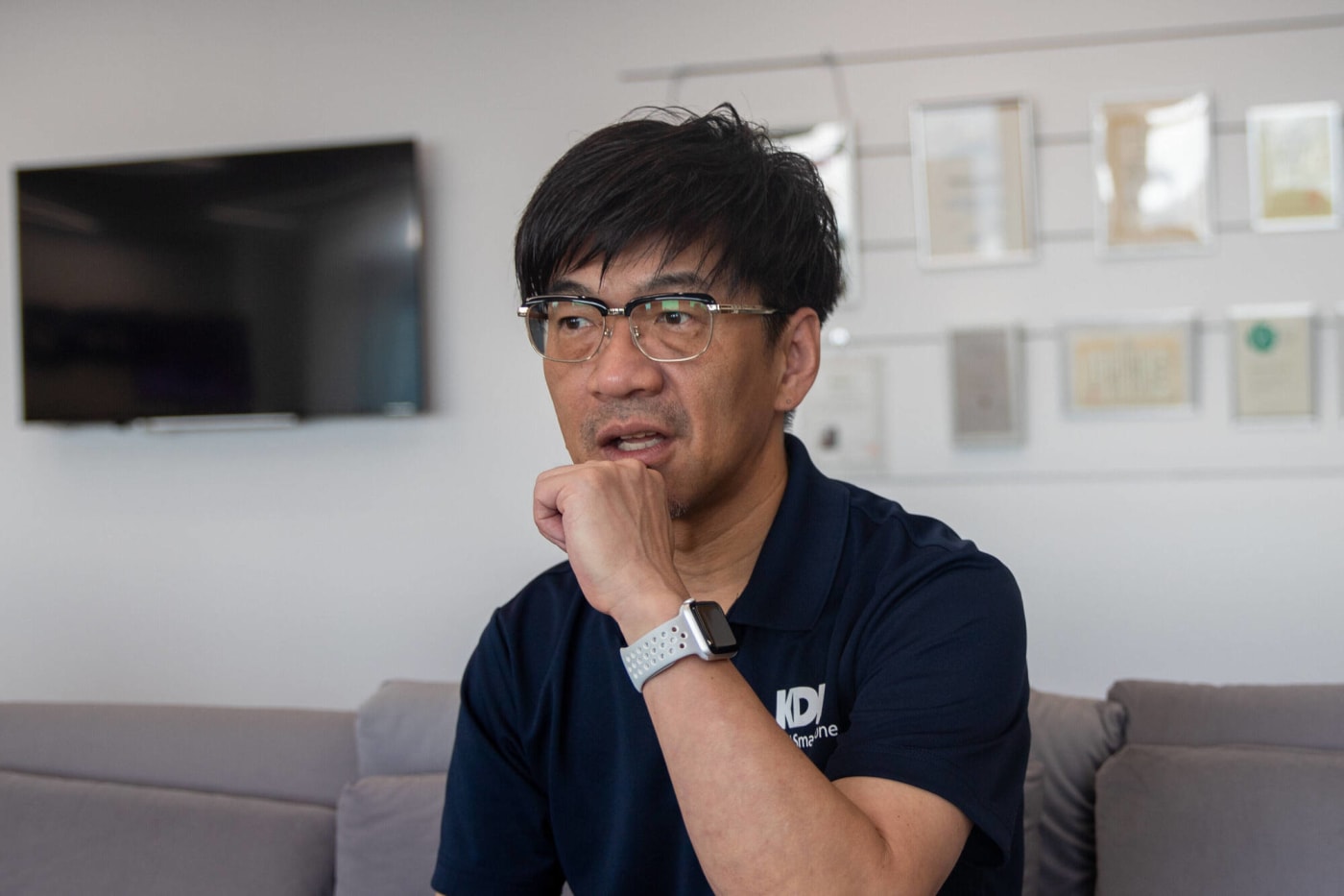 KDDIスマートドローンパートナーズ 入柿部長がインタビューに応える写真