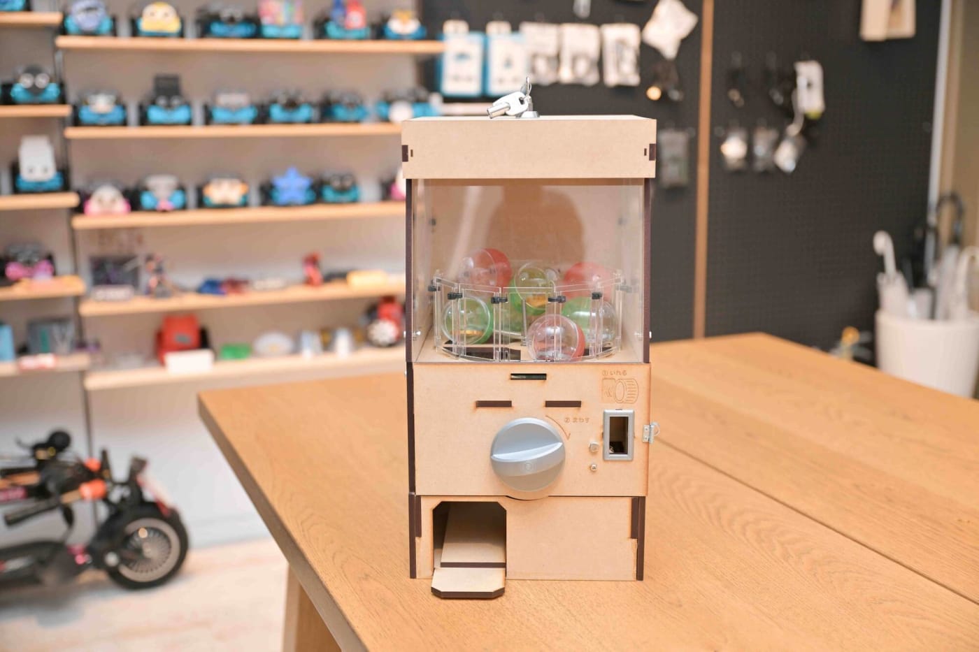 3Dプリンターやデジタル機器を駆使して製作された「がちゃぽん」