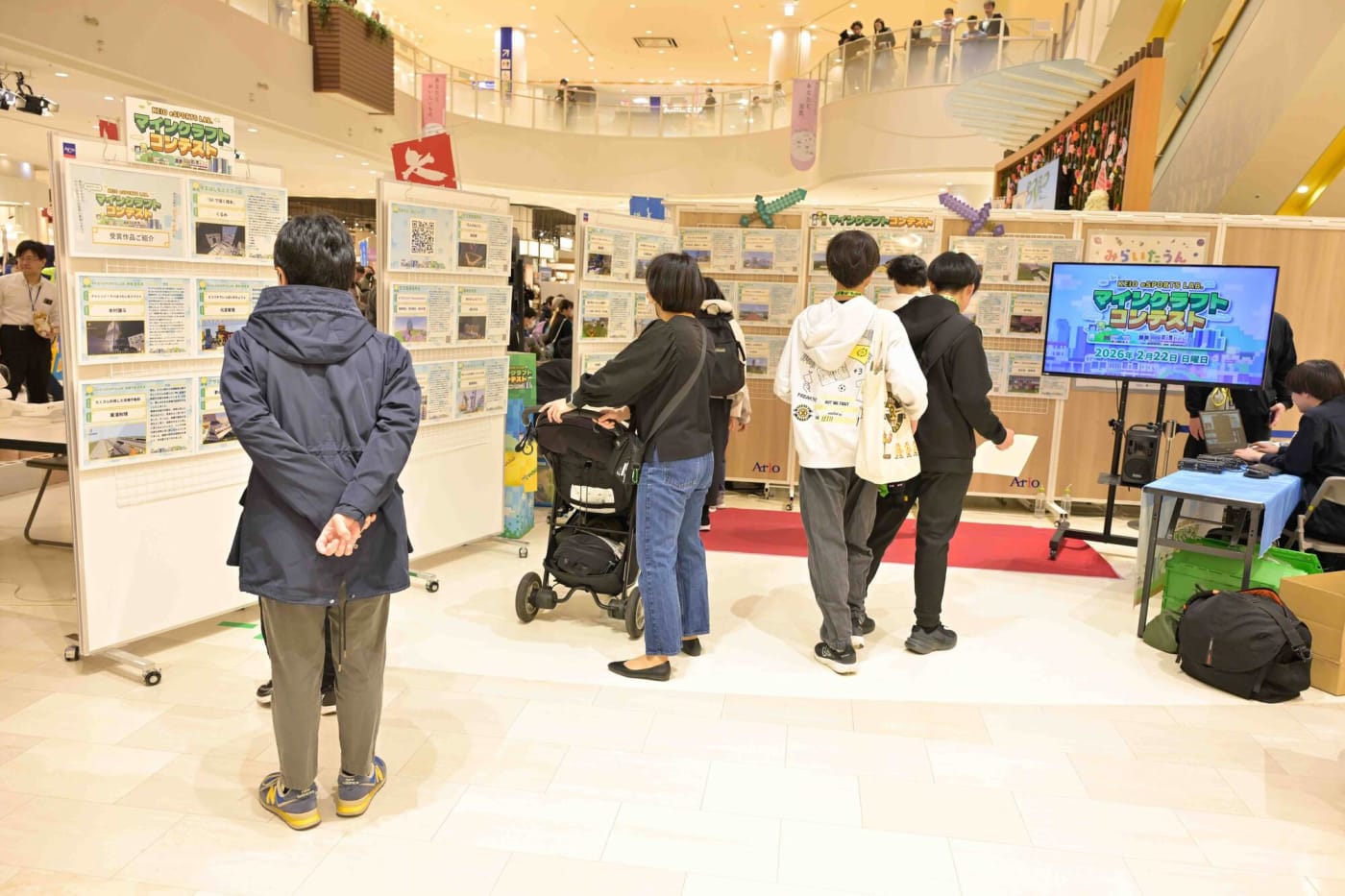 「第1回 KEIO eSPORTS LAB. マインクラフトコンテスト」展示ブースの写真