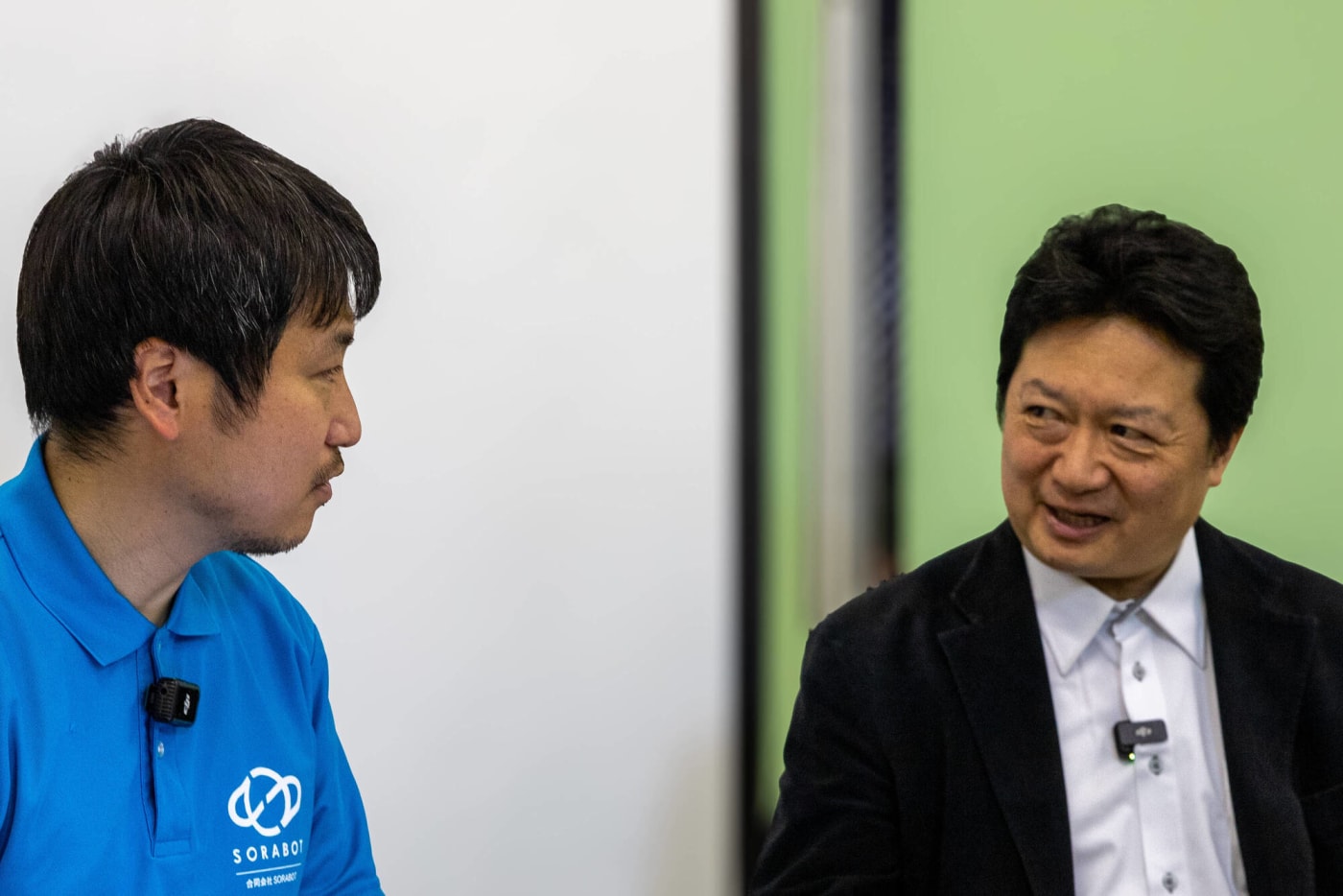 ドローン保険に関して対談するSORABOT代表と保険代理店ACF代表