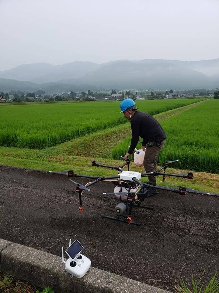DSCドローンスクール千葉による農薬散布の様子