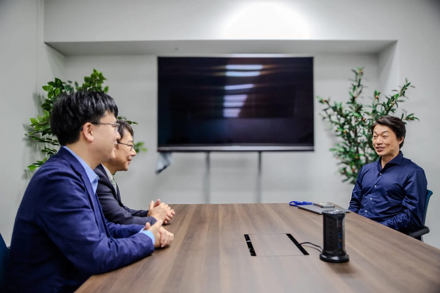 ドローンの未来について話し合うSkydio代表や東電パワーグリッドの皆さん