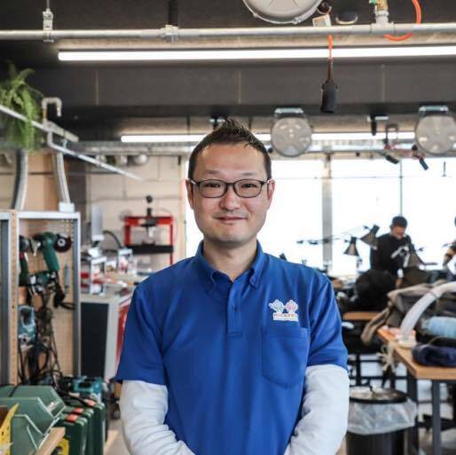 プログラミング教室・小学校・高校での指導経験を持つ東條英明施設長