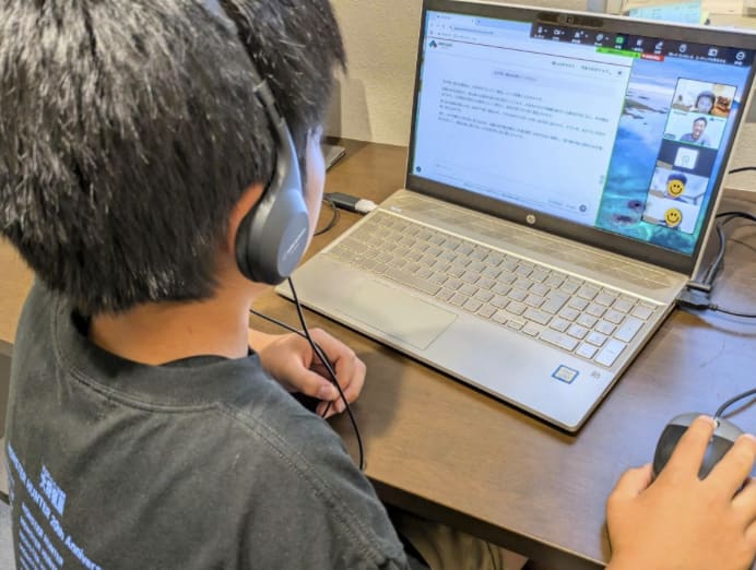 アルスクールオンラインでAIコースを受講している様子の写真