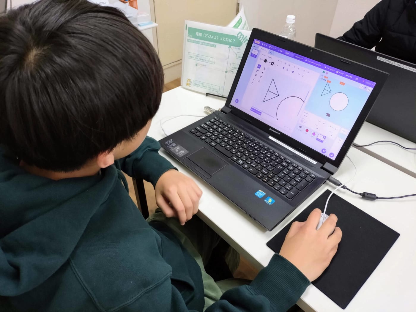 キッズプログラミング教室 ぐらみんで提供している「プログラミングスタートクラス」の様子