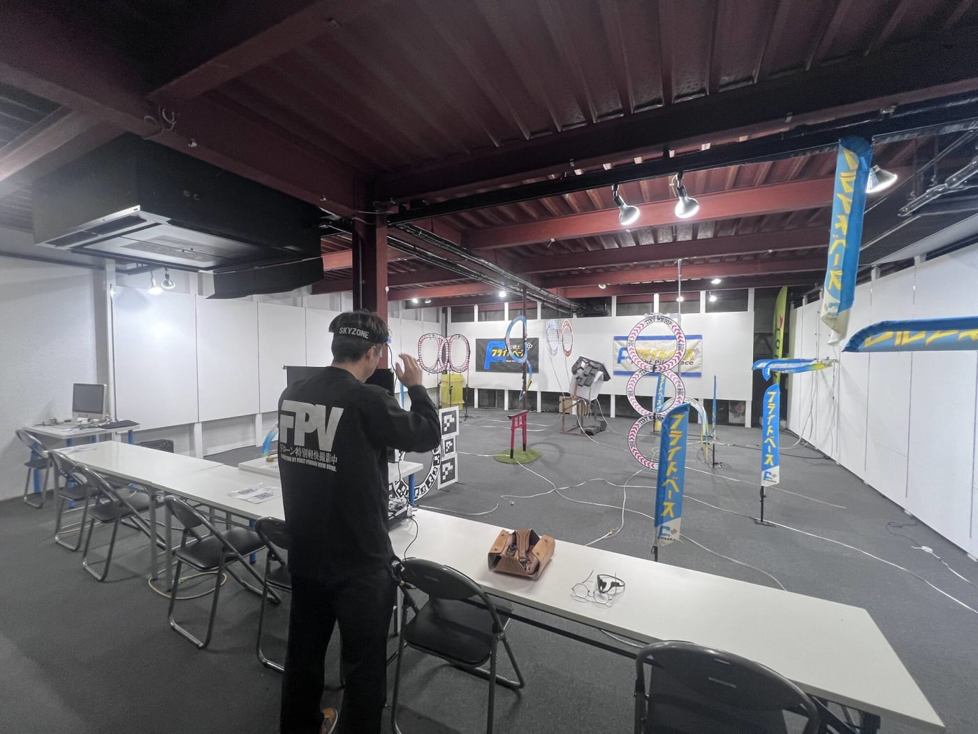 大阪梅田近くのドローンを飛ばせる屋内施設「ドローンベース」