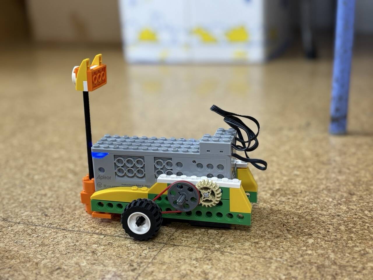 完成したレゴブロックの探査機