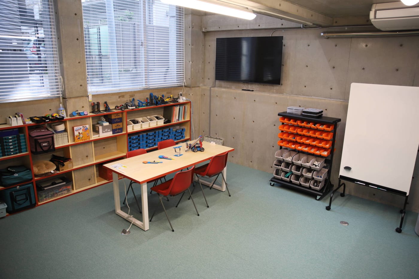 FIVE by DOHSCHOOL作業スペース