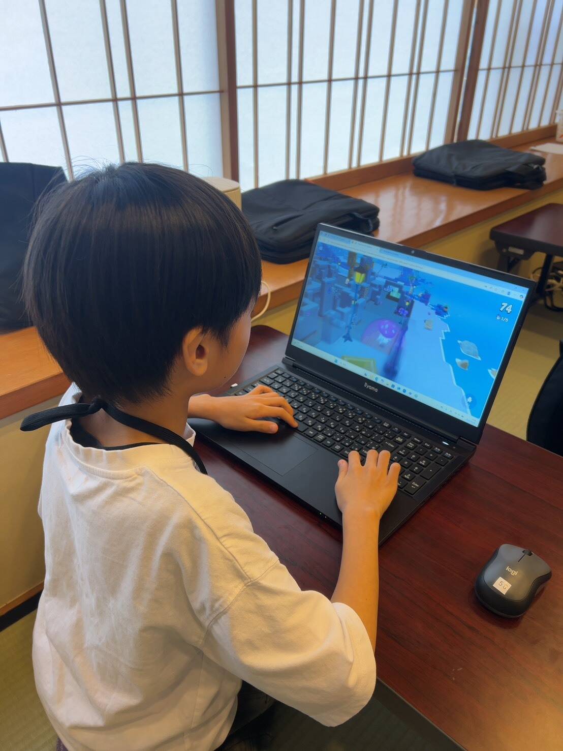 Meta Nexusのメタバース内で学ぶ子ども