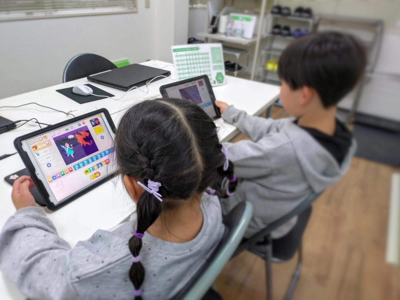 キッズプログラミング教室 ぐらみんで提供している「ジュニアプログラマークラス」の様子
