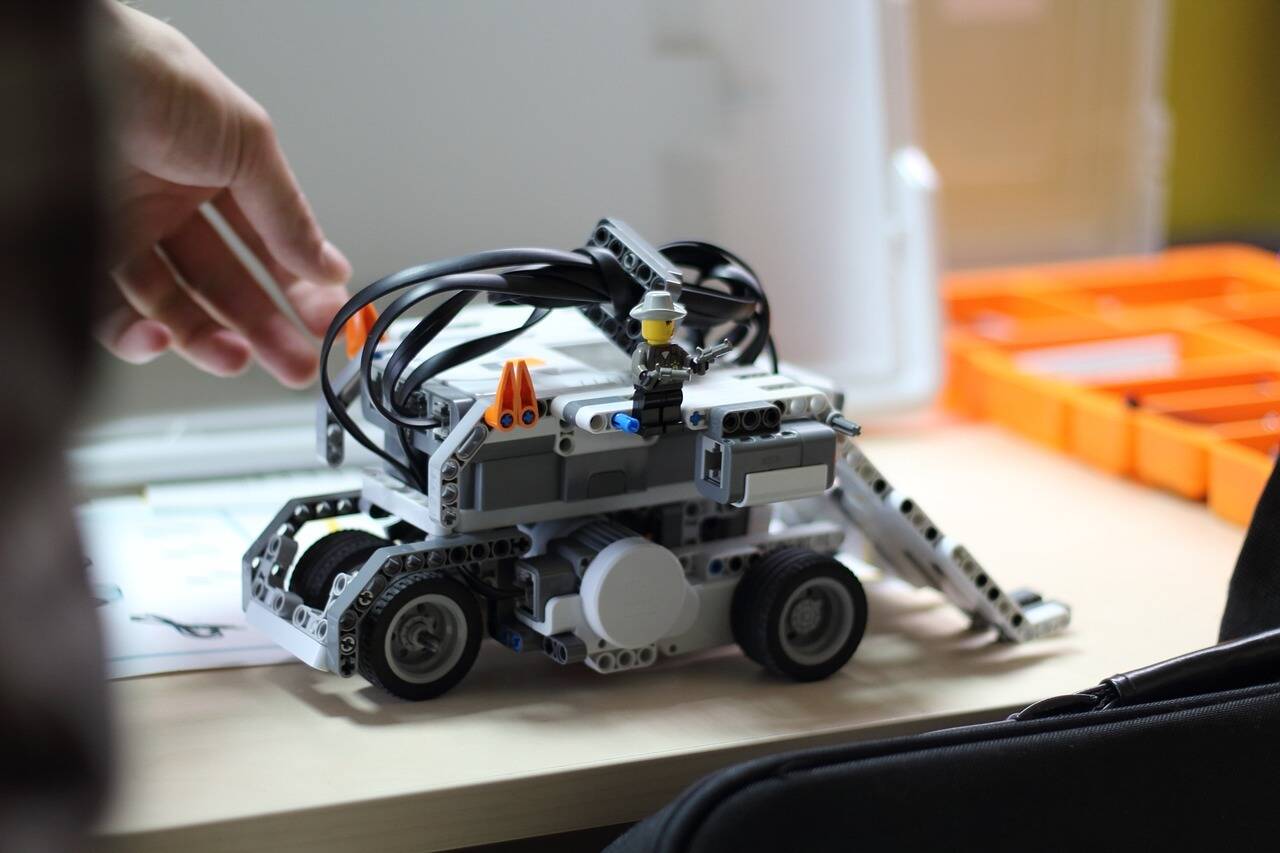 ブロックで作ったロボットの写真