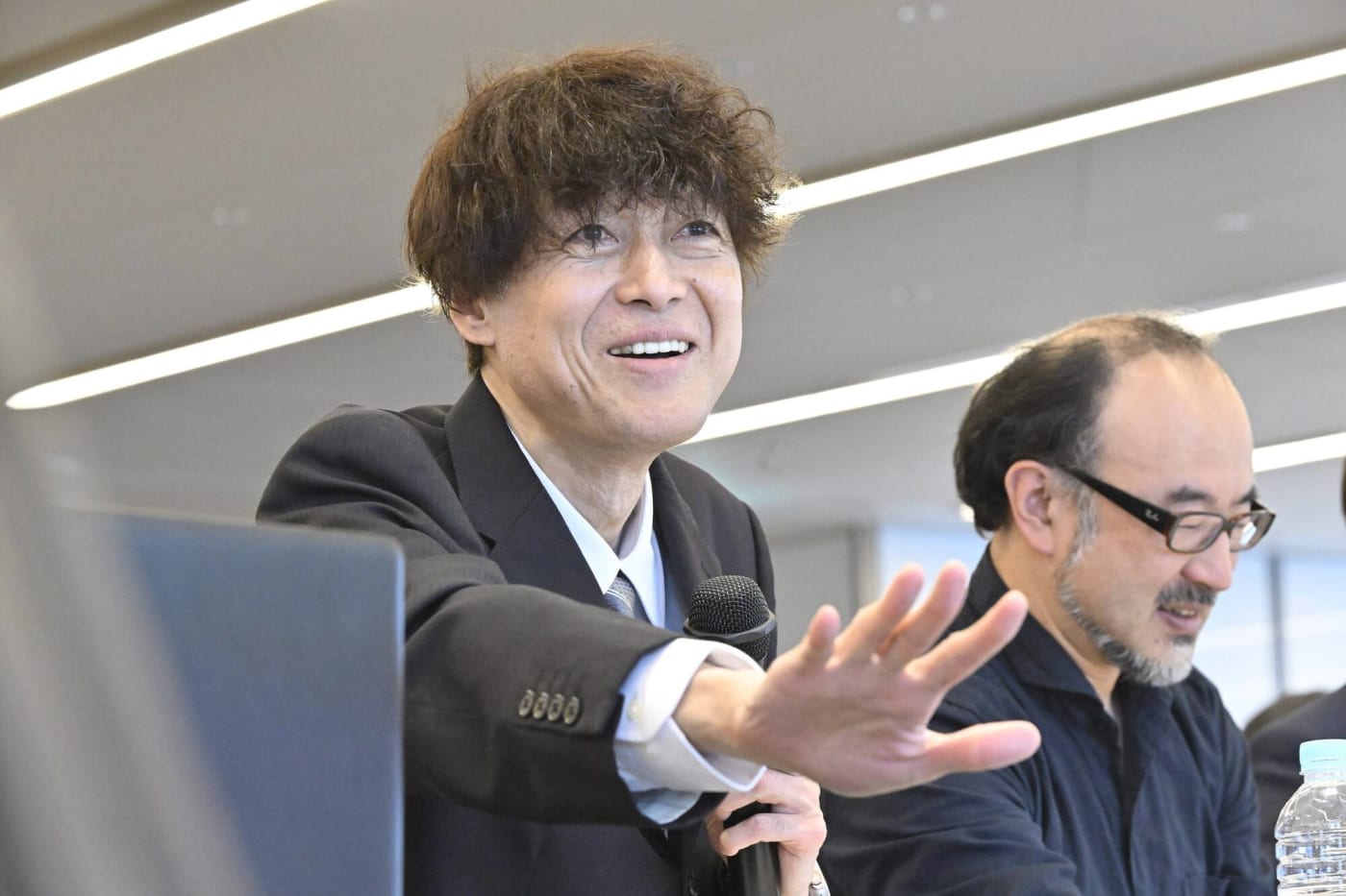 クリエイティブロボティクスコンテスト2025で熱弁をふるう古田先生