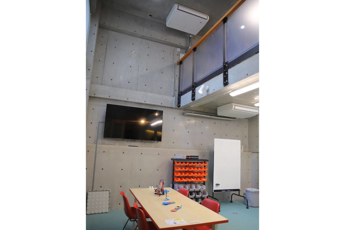 FIVE by DOHSCHOOL作業スペース