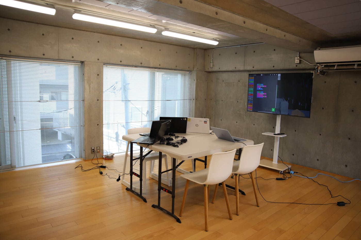 FIVE by DOHSCHOOL作業スペース