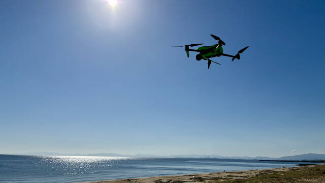 ドローンが飛んでいる