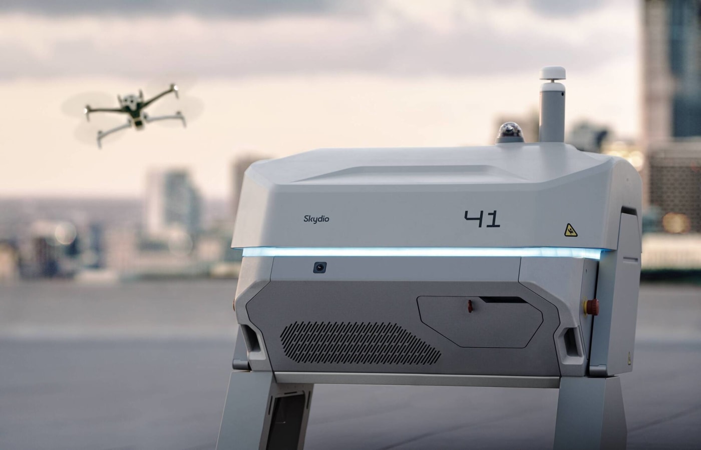 Skydio X10とDockの写真