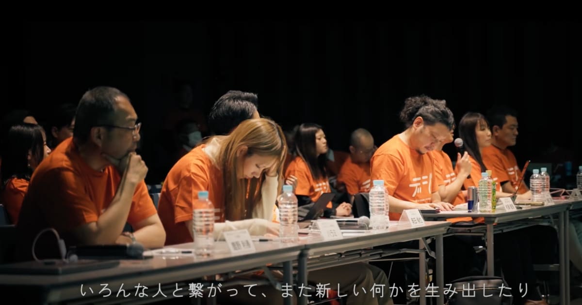 最終審査会では、審査員も真剣な眼差しで審査に臨みます