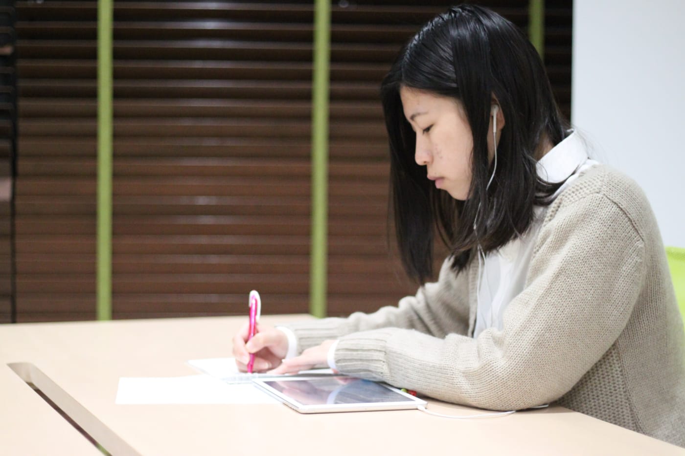 atama+を使って学習する子どもの様子