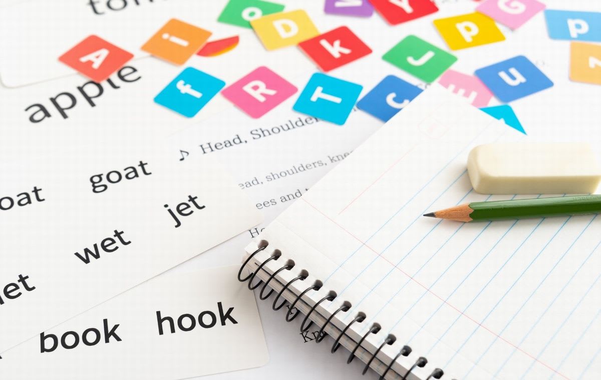 小学生の英語教育、何から始める？おすすめの学習方法や費用を紹介