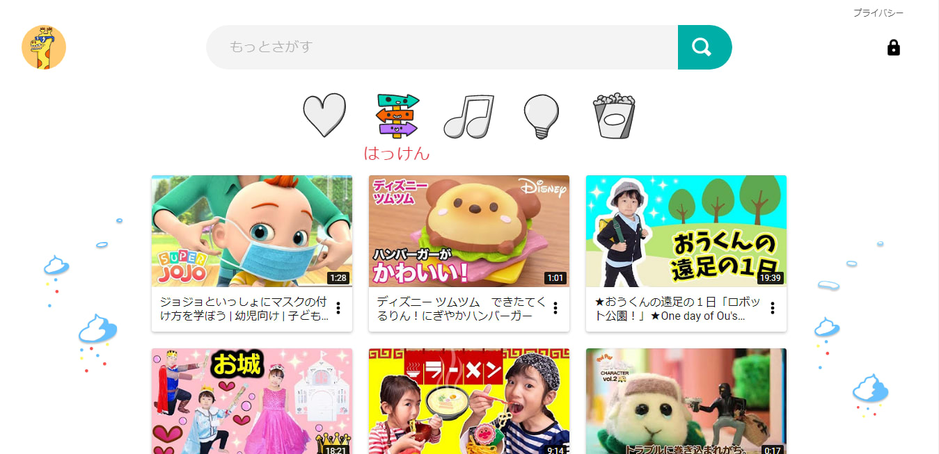 子ども向け動画の一覧画面。動画サムネイルに、マスクをつけた赤ちゃんキャラクター、ディズニーツムツムのハンバーガー、遠足の子ども、ドレス姿の子どもたち、ラーメンを食べる子ども、ぬいぐるみキャラクターなどが表示されている。