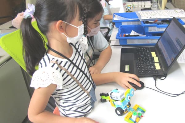 プログラミングを何度も試して”工夫する”ことを学びます