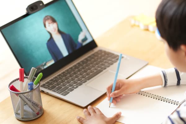 zoomを使用したオンライン授業も実施しています