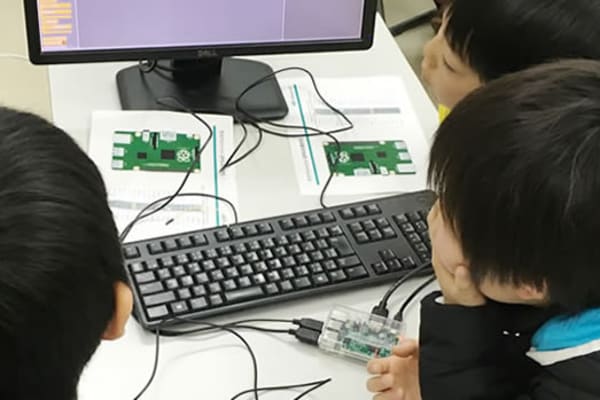 定期開催のITワークショップで、幅広いスキルを育成（京都教室）