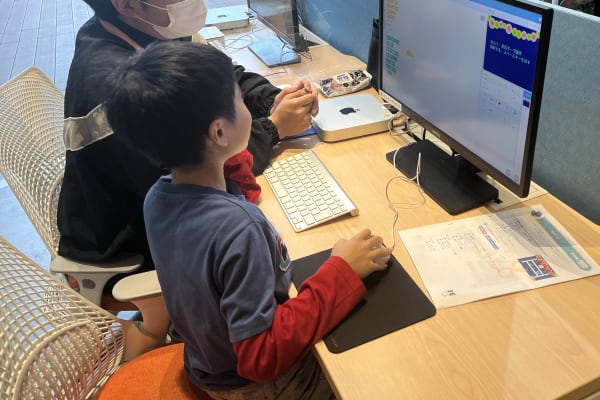 お子様一人ひとりのペースに合わせて、教材を選び授業を行っています