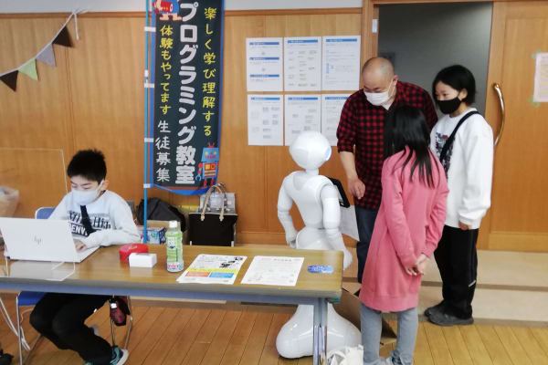 イベントで会場案内するPepper