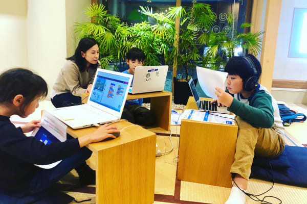 普段の授業の様子です！真剣にみんなでプログラミングに取り組んでいます