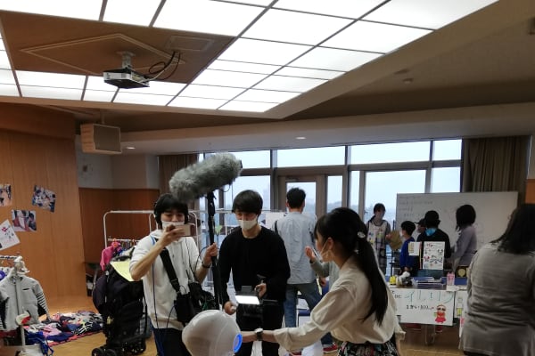 イベントで取材を受けるPepper