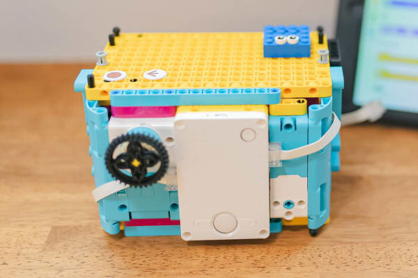 暗号を解くとOPENする金庫