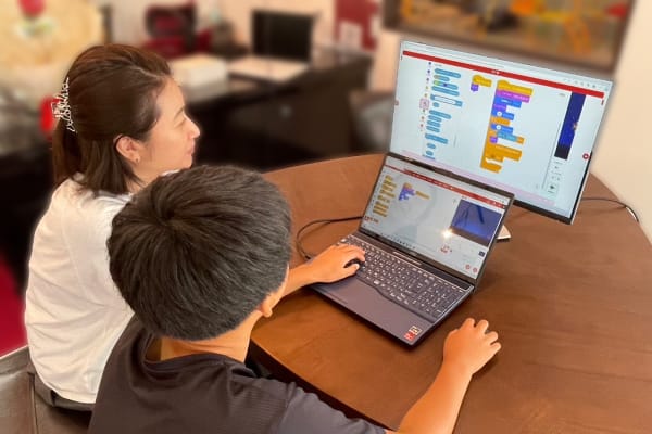 初心者でも分かりやすいScratchを使ってプログラミングを学びます