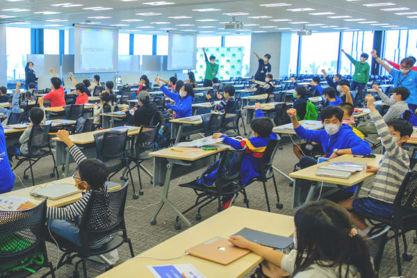 教室には多くの生徒が在籍