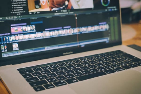 動画編集も学べる