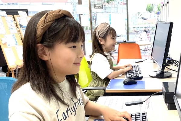 小学生の女子も楽しくタイピング！