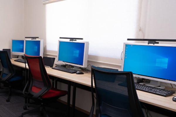 24インチ液晶モニターで大きく見やすい