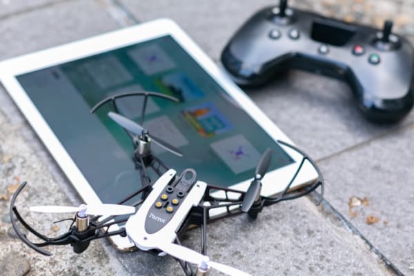 使用しているドローンとiPad教材
