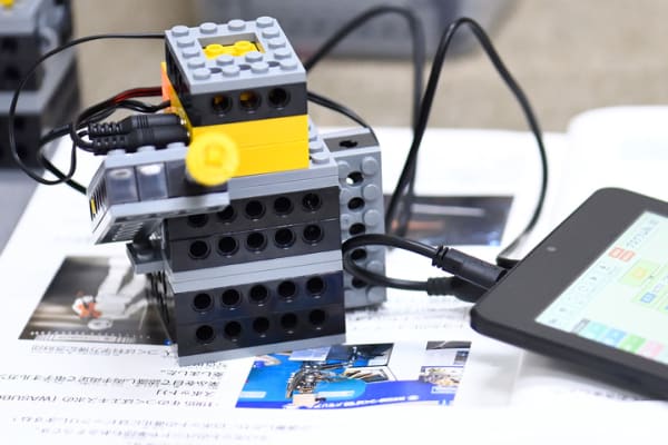 プログラムをロボットに転送して動かします