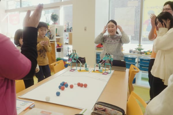 一緒に学習し、ともに協力して臨む試合では、わっと大きな歓声が上がります。