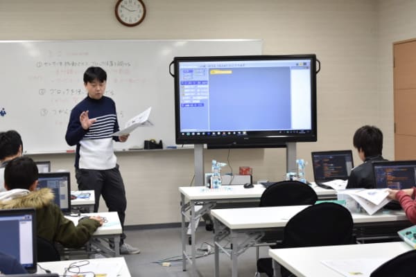 基礎と応用、ソフトとハードの両方を学べる授業