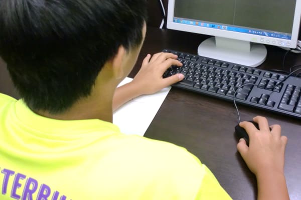 【プレミドルコース以上】英語を使用した言語入力に、少しずつ慣れていきます。